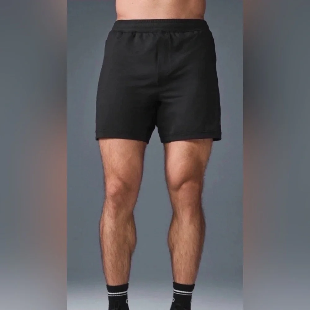 ALO Yoga Men’s “Conquer React Performance” Short 7” Inseam (M) *BESTSELLER* - Picture 2 of 10